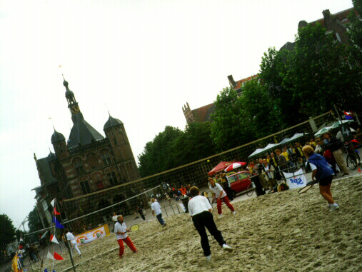 Beachtennis op de Brink
