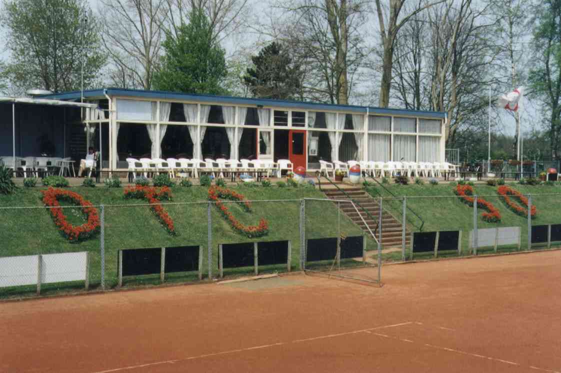 DTC 50 jaar — de bloemenletters op het talud (2001)